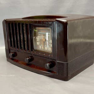 VRS0025 1947 Stromberg Carlson Bakelite Case Radio Restored and Working!  FREE Shipping! Vintage Radio Antique Radio Mid Century Radio