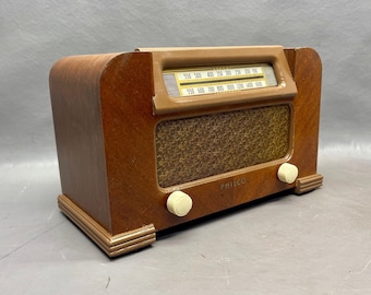 VRS0079 1942 Philco Radio Model 42-321.  Mid Century Radio.  FREE Shipping.  Antique Radio. Vintage Radio. Mid Century Radio.