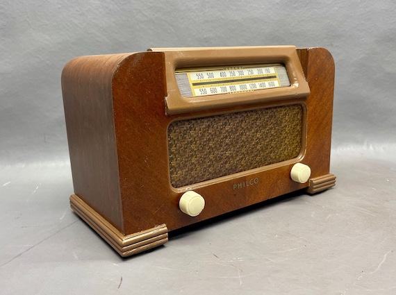 VRS0079 1942 Philco Radio Model 42-321. Mid Century Radio. FREE