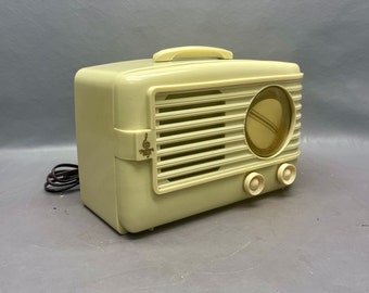 VRS0128 1946 Emerson Mid Century Radio.  Beautiful and Restored!  FREE Shipping! Vintage Radio Mid Century Radio Tube Radio