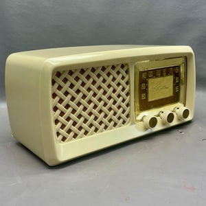 VRS0196 1956 Silvertone AM Radio Beautiful and Working!  FREE Shipping! Vintage Radio Mid Century Radio Tube Radio