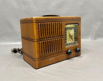 VRS0142 1941 Emerson Radio.  Mid Century Radio.  FREE Shipping.  Antique Radio. Vintage Radio. Mid Century Radio.