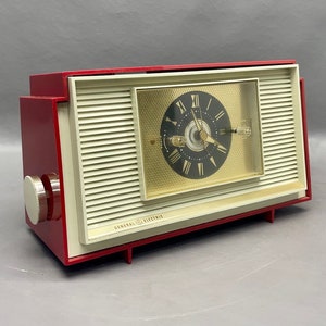 VRS0213 1958 General Electric Vintage Clock Radio Restored and Working! FREE Shipping! Vintage Radio Mid Century Radio Tube Radio