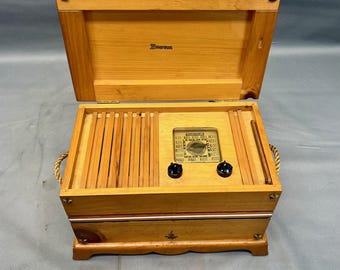 VRS0391 1942 Emerson Radio Restored and Working! FREE Shipping! Vintage Radio Mid Century Radio Tube Radio