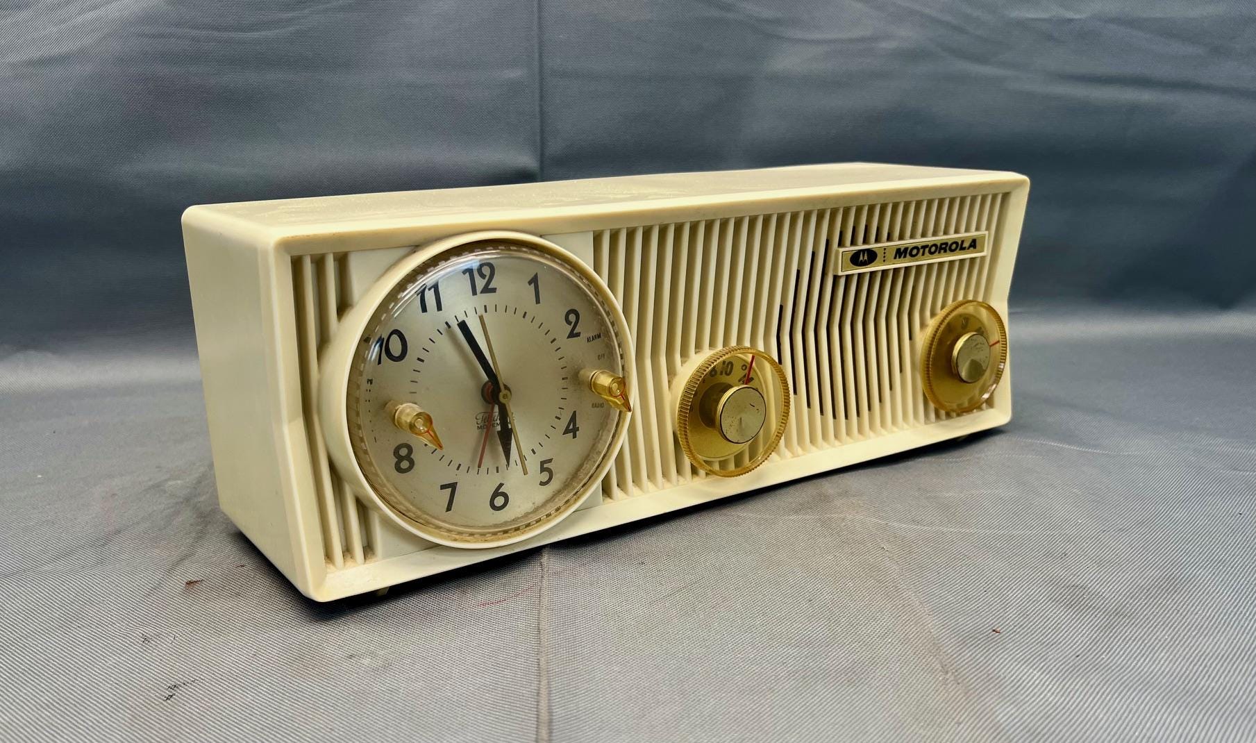 Vintage Motorola Clock Radio - Etsy