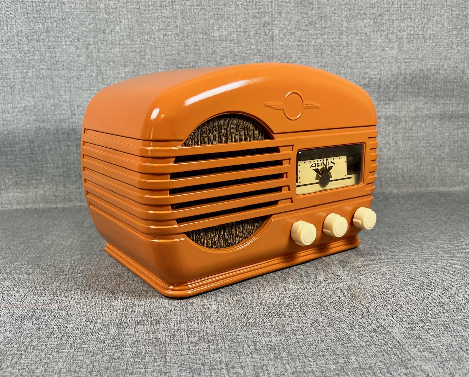 VRS0443 1941 Arvin Mid Century Radio Model 622. Beautiful and