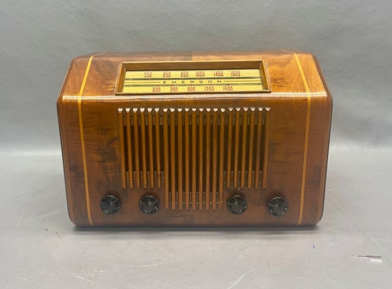 VRS0126 1945 Emerson Radio. Restored and Working. Mid Century