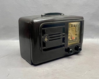 VRS0146 1941 Emerson Radio Model 336. FREE Shipping! Restored and Working Vintage Radio Mid Century Radio Tube Radio.