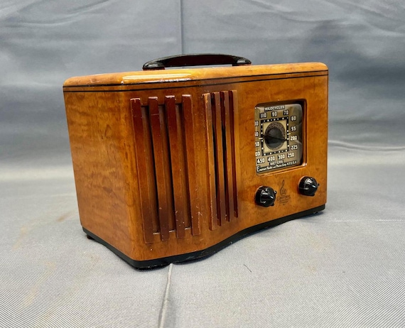 VRS0139 1946 Emerson Radio Model CV295. Mid Century Radio. FREE