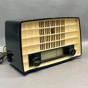 VRS0317 1954 Philips Radio Model P-143.  Restored and Working!  FREE Shipping!