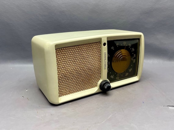 VRS0241 1946 Zenith Radio Model 5D011. FREE Shipping