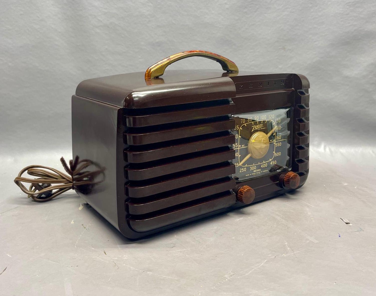 VRS0029 1942 Zenith Radio Model 6D612 Restored and Working. FREE