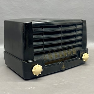 VRS0119 1949 Emerson Radio Model 547. FREE Shipping!  Restored and Working! Vintage Radio Mid Century Radio Tube Radio