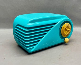 VRS0184 1952 Northern Electric / Farnsworth Mid Century Radio.  Beautiful and Restored! FREE Shipping! Vintage  Tube Radio