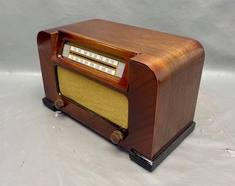 VRS0080 1942 Philco Radio Model 42-321.  Mid Century Radio.  FREE Shipping.  Antique Radio. Vintage Radio. Mid Century Radio.