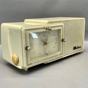 VRS0214 1957 Bulova Clock Radio Restored and Working. Iconic Styling! FREE Shipping! Vintage Radio Mid Century Radio Tube Radio