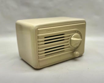 VRS0348 1948 General Electric Radio Restored and Working! FREE Shipping! Vintage Radio Mid Century Radio Tube Radio