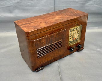 VRS0140 1940 Emerson Radio Model DR1-343. Ingraham Cabinet.  Mid Century Radio.  FREE Shipping.  Antique Radio. Vintage Radio.