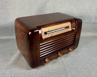 VRS0580 1946 Philco Radio Model 44-427. Restored and Working.  FREE Shipping! Vintage Radio Mid Century Radio Tube Radio
