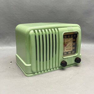 VRS0333 1940 &quot;Nipper Dial&quot; RCA Mid Century Radio.  Beautiful and Restored! FREE Shipping! Vintage Radio Mid Century Radio Tube Radio