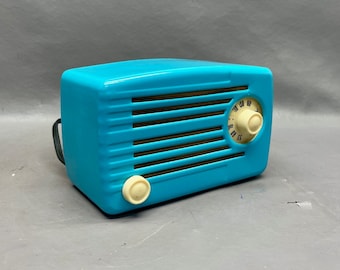 VRS0193 1951 Metal Case Silvertone Mid Century Radio Model 1.  Beautiful and Restored! FREE Shipping! Vintage Radio Tube Radio