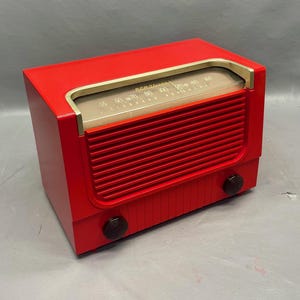 VRS0315 1952 RCA Model 2X61 Restored Radio. FREE SHIPPING.  Vintage Radio Mid Century Radio Tube Radio