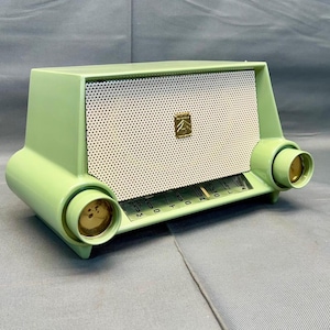VRS0150 1955 Motorola Atomic Era Radio 53H Model .  Beautiful and Restored! FREE Shipping! Mid Century Radio. Vintage Radio.