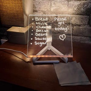 Tablero de notas iluminado para decoración del hogar, tablero de mensajes LED 3D personalizable con bolígrafo, tablero de borrado en seco acrílico con luz y soporte
