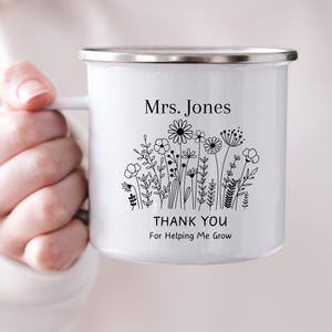 Taza personalizada para profesor: Regalo de agradecimiento con esmalte floral