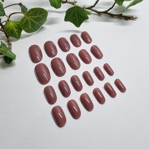 Pink Chocolate Short Press On Nails, Full Set of 22