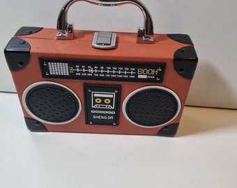 Classic radio style bag with a crossbody handle that cam be detached.
