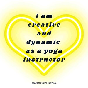 Puede incluir: Un corazón amarillo con un contorno blanco, con el texto "Soy creativo y dinámico como instructor de yoga" en su interior. El texto "CREATIVE ARTS VIRTUAL" está en la parte inferior de la imagen.
