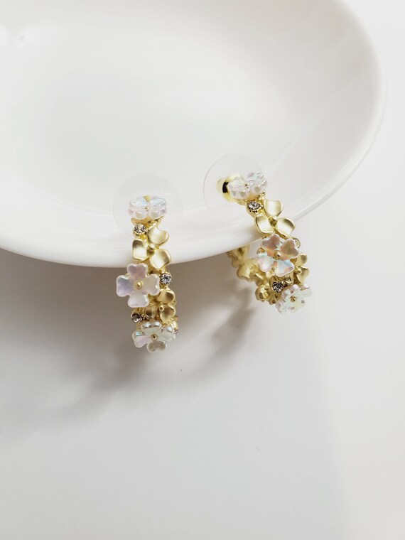 Shell Flower Earrings c Shaped Hoop Earrings wreath Earrings