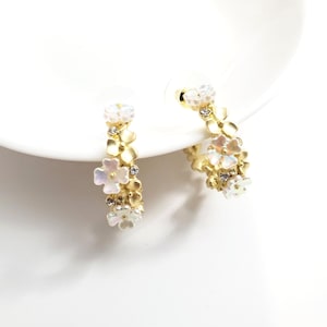 Shell Flower Earrings/C Shaped Hoop Earrings/Wreath earrings/ Shell Flower Earrings/Daisy earrings/ Silver 925 Post / Bridesmaid Gift