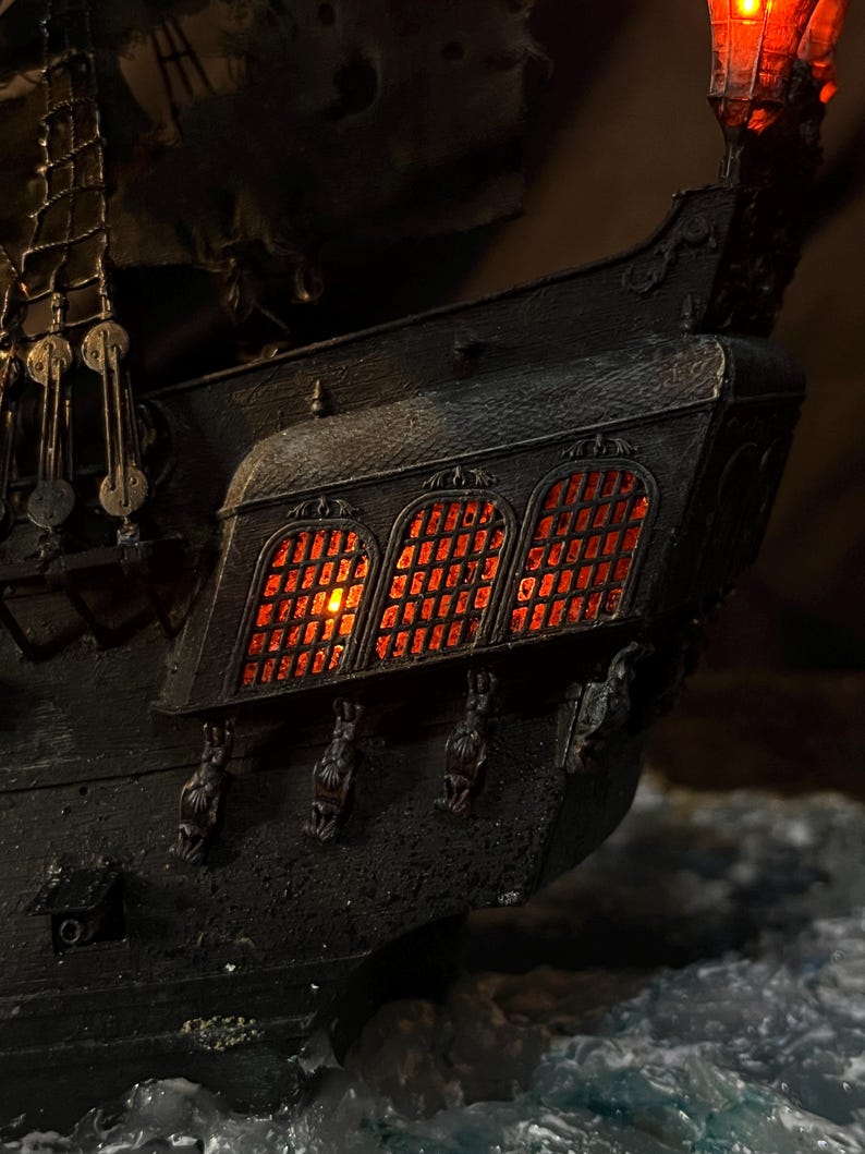 Bandai One Piece Model Ship,Black Pearl Pirate Ship,Titanic Toy Cadeau,Modèle Fluide de Bateau