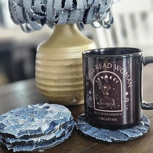 Juego de posavasos de mezclilla reciclada / Posavasos de mezclilla hechos a mano con retazos / Posavasos rústicos estilo boho / Regalo ecológico / Decoración para el hogar única