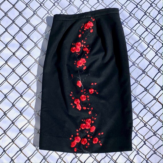 Vintage 60's black wool pencil skirt with red che… - image 3