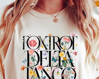 Koszulka FDT, Koszulka Foxtrot Delta Tango, Bluza z kwiatowym wzorem fdt, Foxtrot Delta Tango, Koszulka FDT, Koszulka z kwiatowym wzorem fdt, Koszulka FDT Floral, Subtelna koszulka fdt