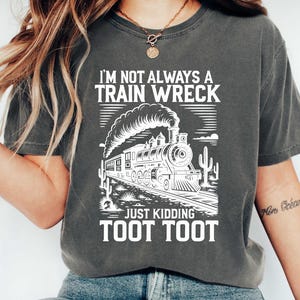 Chemise drôle épave de train, chemise Toot Toot, chemise drôle, chemise humour, chemise Je plaisante, chemise drôle de santé mentale, chemise humour désordre