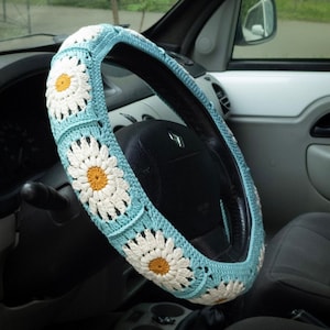 Crochet Daisy Steering Wheel Cover for Women | Flower car decoration