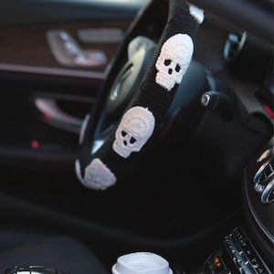 Black Skull Steering Wheel Cover Crochet for men | Halloween car accessories interior decor bild 5
