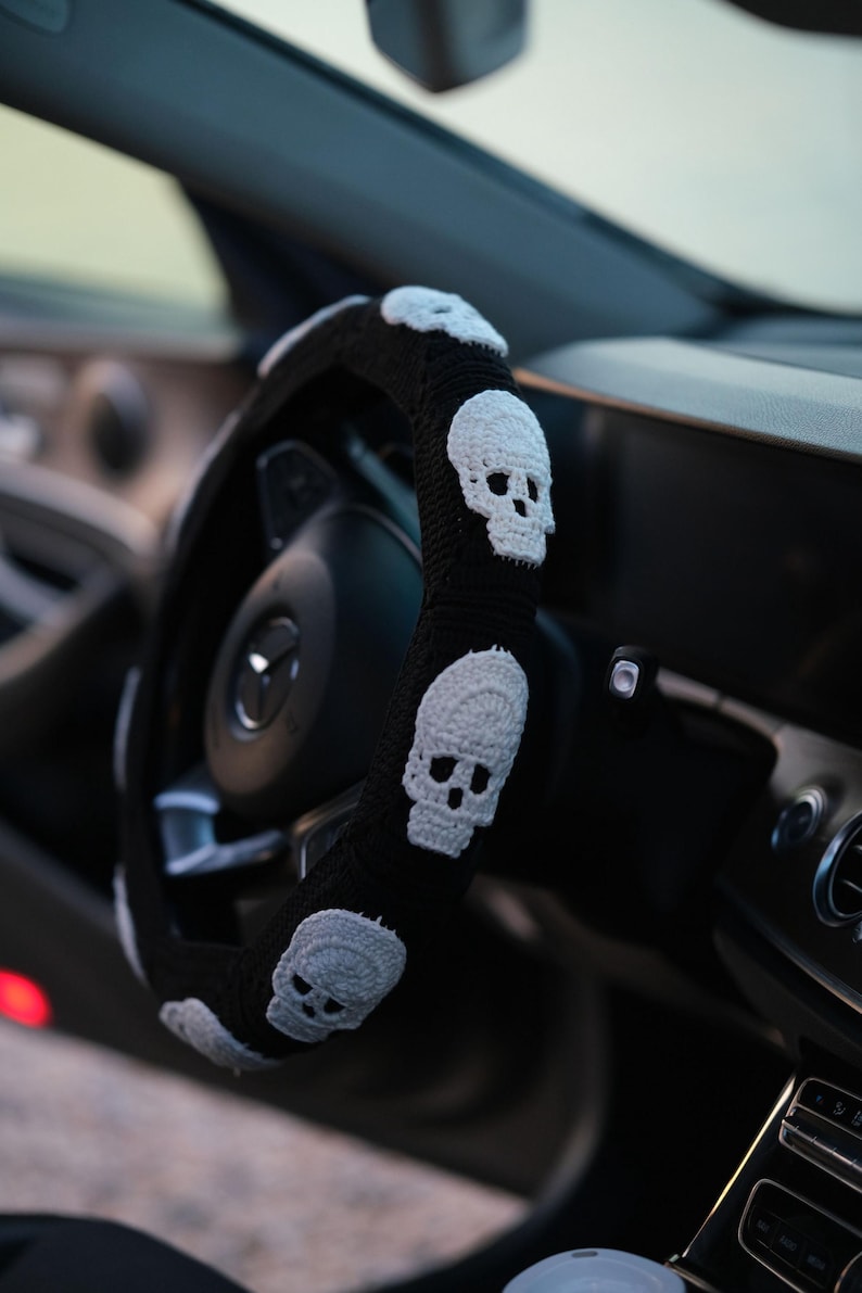 Black Skull Steering Wheel Cover Crochet for men | Halloween car accessories interior decor bild 2