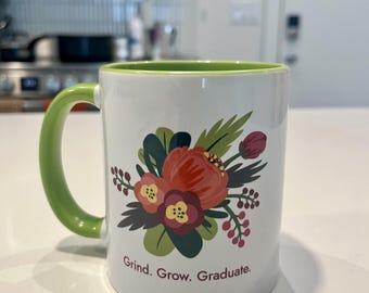 Moudre. Grandir. Diplômé. Tasse