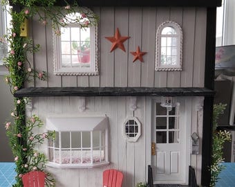 ¡Casa de muñecas personalizada a escala 1:12, iluminada y completamente amueblada!