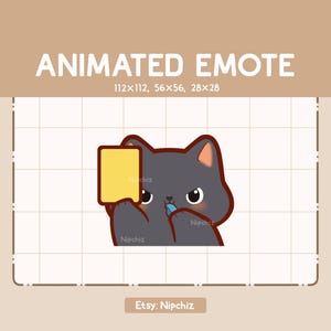 Emote animée Adorable Chibi chat noir soufflant dans un sifflet et tenant un carton jaune / Adorable émote Chibi / Emote dessin animé pour le streaming