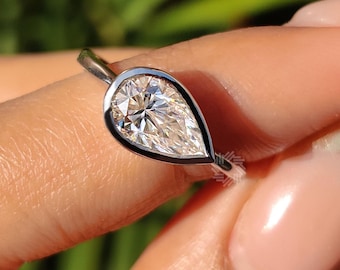 Anillo East West, anillo de compromiso de moissanita talla pera de 1,5 quilates, anillo de oro macizo de 14 quilates, anillo solitario, anillo con engaste biselado, anillo de propuesta de matrimonio para ella.