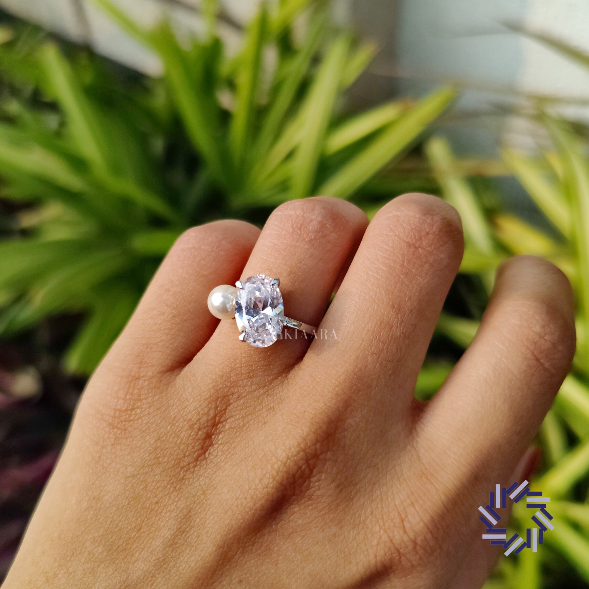 最高級　モアサナイトダイヤ　オーバルカット リング3.5カラット 3カラットのオーバル＆パールカットのモアッサナイト婚約指輪