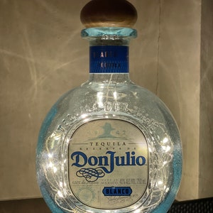 BOTTLE PRESENTER - SPEARHEAD - DON JULIO 1942