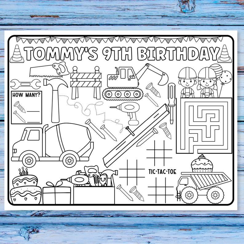 Pode incluir: Uma p&aacute;gina para colorir em preto e branco com tema de constru&ccedil;&atilde;o. Apresenta uma mensagem de anivers&aacute;rio, "Tommy's 9th Birthday", um caminh&atilde;o de constru&ccedil;&atilde;o, uma betoneira, uma escavadeira, uma caixa de ferramentas, uma serra, um martelo, pregos, uma r&eacute;gua, um labirinto e um jogo da velha.