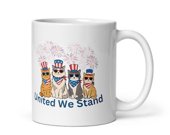 Taza blanca brillante con diseño de gato patriótico, regalo para amantes de los gatos "Unidos permanecemos", taza de gato roja, blanca y azul, regalo para amantes de las mascotas del 4 de julio, decoración americana con diseño de gato.